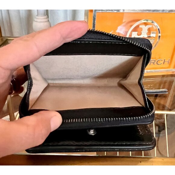 Tory Burch Black KIRA Quilted Leather Wallet With Zipper Closure & Logo Design - Picture 9 of 9